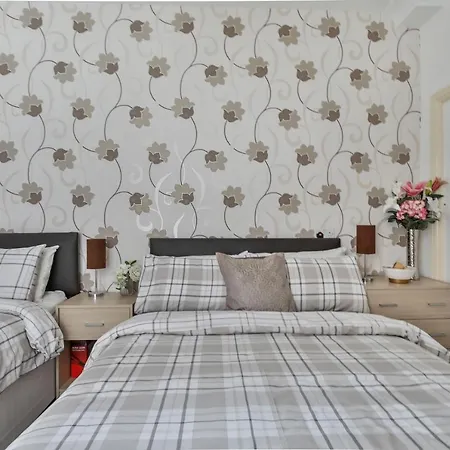 Chomley Flats Apartment *