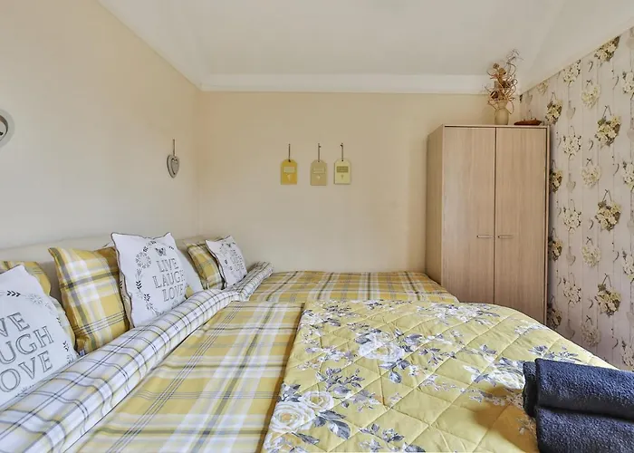 Chomley Flats * Scarborough