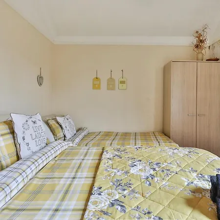 Chomley Flats * Scarborough